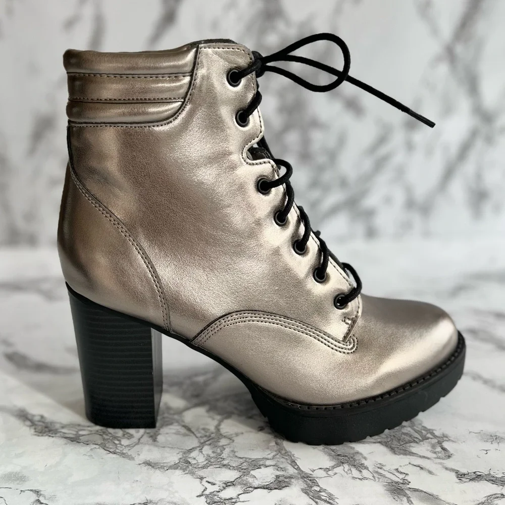 Madden Girl Joltz Pewter Paris Metallic Chelsea Combat Boot Almond Toe 9